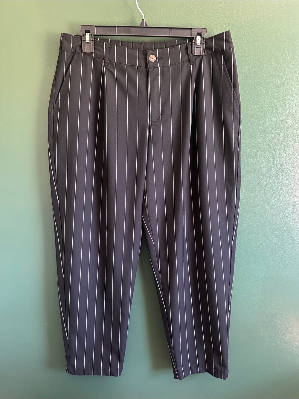 Future Collective by Kahlana Barfield Brown Black Pinstripe Cropped Pant Size 10